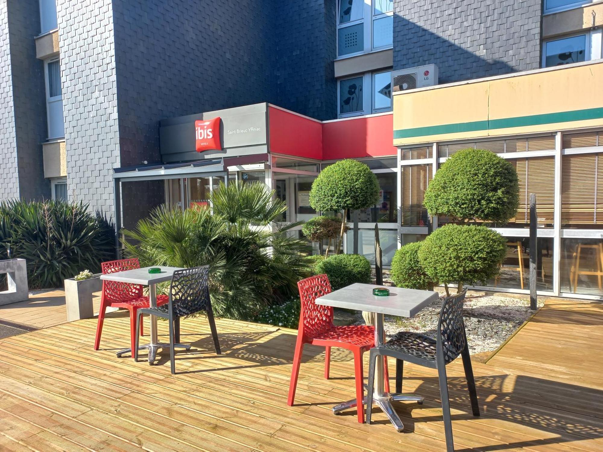 宜必思圣布里克菲尼亚克酒店 Yffiniac 外观 照片